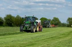 pressage-de-balles-rondes-2012-ansay-052-vert.jpg